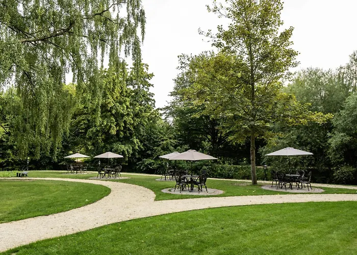 Kasteel Oost מלון