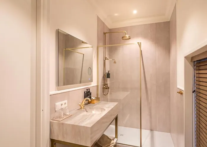 Kasteel Oost מלון