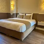 فندق Kasteel Oost 4*