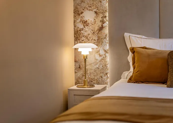 Готель Kasteel Oost 4*