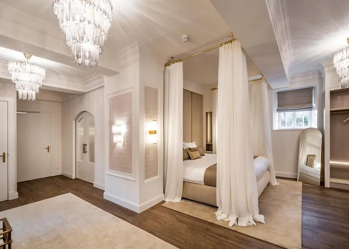 Готель Kasteel Oost 4*