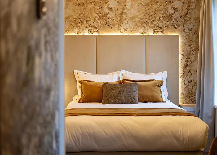 Готель Kasteel Oost 4*